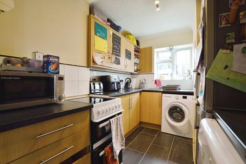 2 bedroom maisonette for sale, High Road, Byfleet, Surrey, KT14