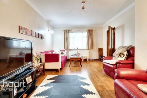 3 bedroom semi-detached house for sale - Hanover Circle, Hayes