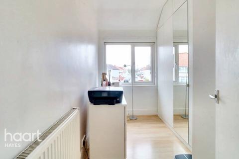 56 Hanover Circle, Hayes, UB3 2TJ