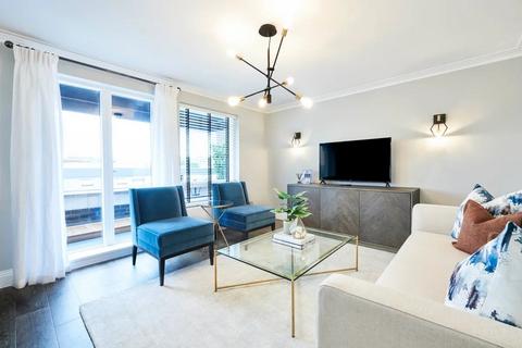 2 bedroom apartment to rent - Fulham Road, SW3