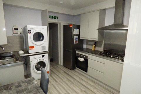 1 bedroom in a house share to rent - 23 Avondale Road, Luton LU1