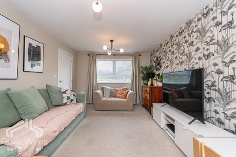 3 bedroom detached house for sale - Wood Close, Kirkham