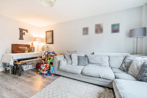 60 Drake Close, Horsham, RH12 5UD