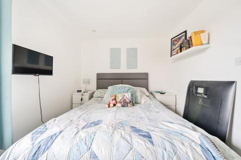 60 Drake Close, Horsham, RH12 5UD
