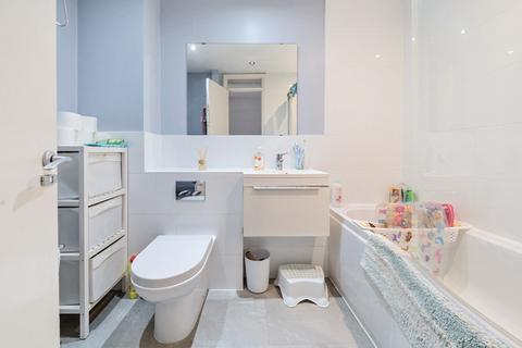 60 Drake Close, Horsham, RH12 5UD