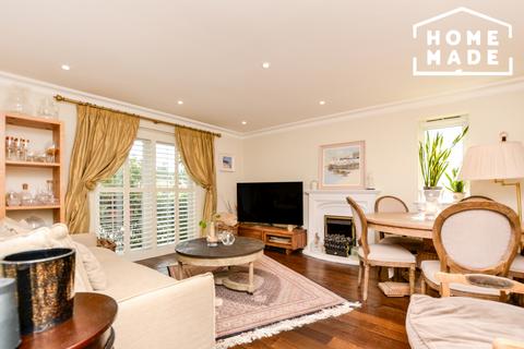 2 bedroom flat to rent - The Downs