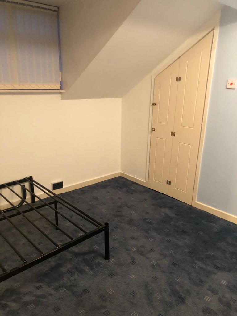 Available ensuite room in a House share Bolton, B