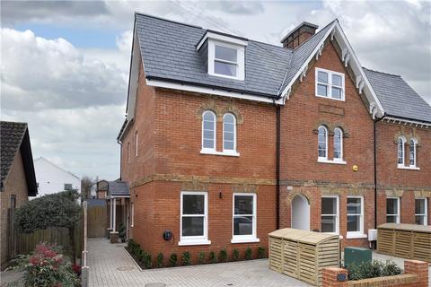 4 bedroom semi-detached house for sale, Sycamore Grove, New Malden, KT3