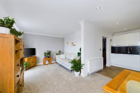 5 Barton Gardens, Paignton, TQ3 3JB
