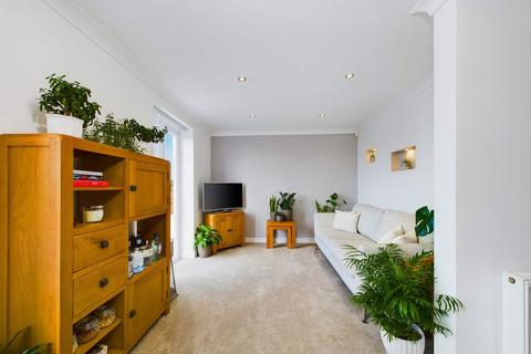 5 Barton Gardens, Paignton, TQ3 3JB
