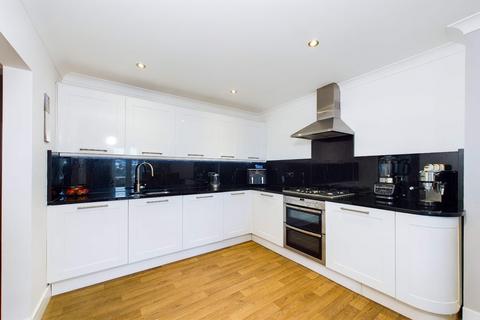 5 Barton Gardens, Paignton, TQ3 3JB