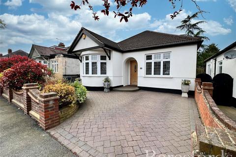 3 bedroom bungalow for sale - Boscombe Avenue, Hornchurch, RM11