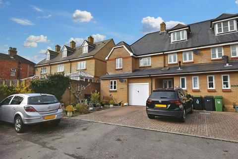3 bedroom end of terrace house for sale - Westham