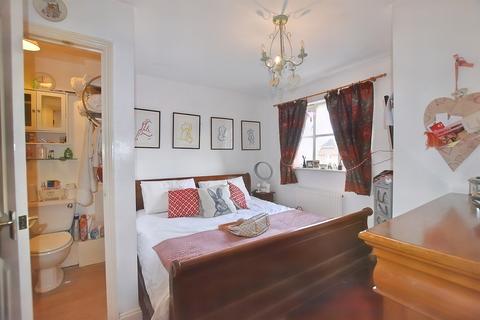 3 bedroom end of terrace house for sale - Westham