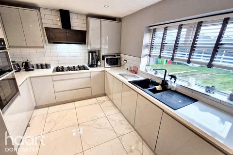3 bedroom semi-detached house for sale, The Broadway, Doncaster