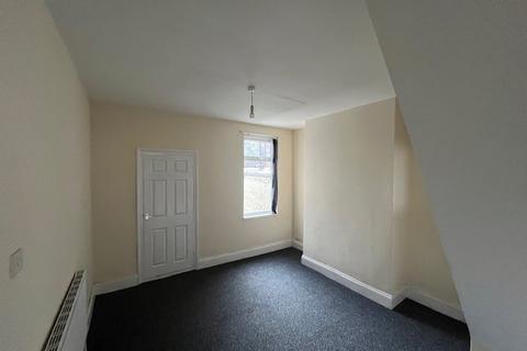 3 bedroom terraced house to rent - Weelsby Street, Grimsby DN32