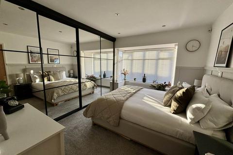 21 Leaside Avenue, Chadderton, Oldham, OL1 2QZ