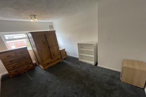 3 bedroom semi-detached house to rent - Farfied Avenue, Beeston, NG9 2PU