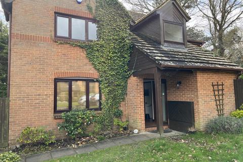 4 bedroom detached house to rent, Dean Grove, Wokingham, Berkshire