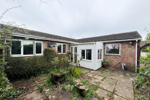 2 bedroom bungalow for sale - Crossways, Peterchurch, Herefordshire, HR2