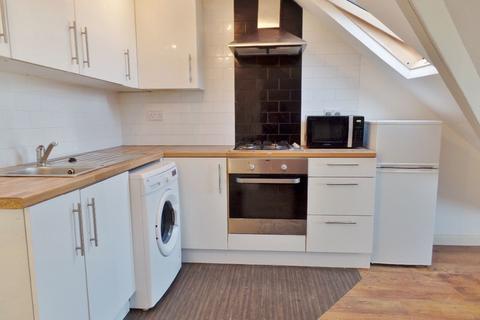 1 bedroom flat to rent - Top floor flat, Cardiff CF24