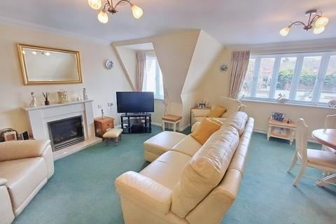 2 bedroom retirement property for sale, Sandbanks Road, Lilliput, Poole, Dorset, BH14
