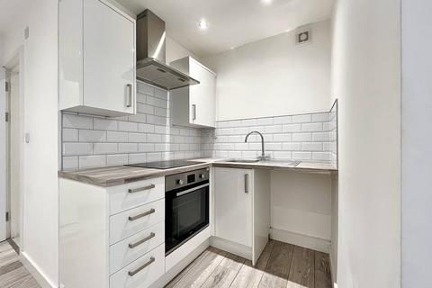 2 bedroom flat to rent, Bridge Street, Abercarn NP11