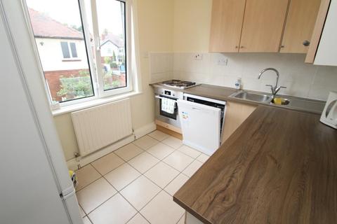 2 bedroom flat to rent - Drummond Road, Far Headingley, Leeds, LS16