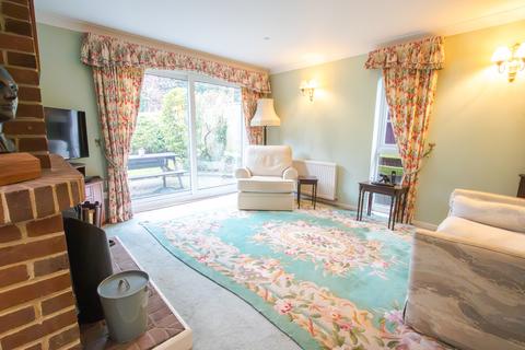 4 bedroom detached house for sale - Willowdene Court, Brentwood, Essex