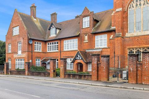 2 bedroom flat for sale, The Priory Syresham Gardens, Haywards Heath RH16