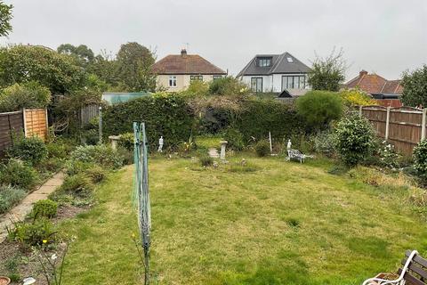2 bedroom semi-detached bungalow for sale - Newbury Gardens, Upminster, Essex