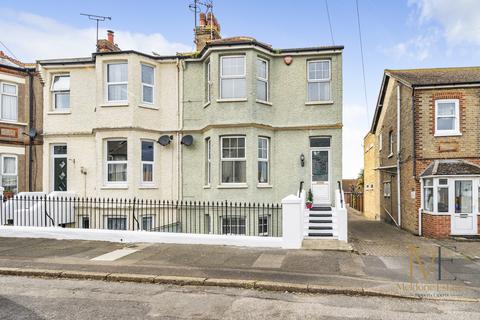 4 bedroom end of terrace house for sale - Broadstairs CT10