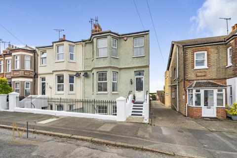 4 bedroom end of terrace house for sale, Broadstairs CT10