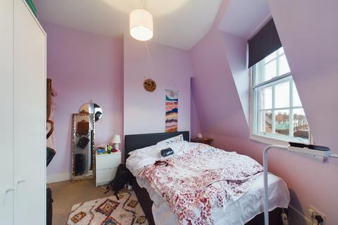 2 bedroom flat for sale, Milkwood Road, London