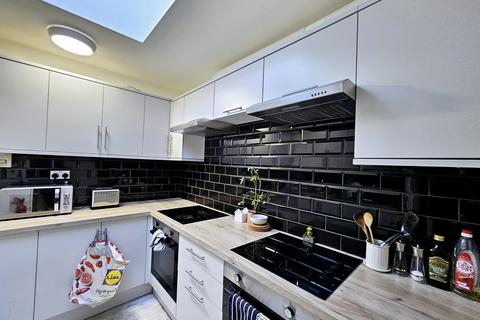 1 bedroom apartment to rent, 704 Woolwich Road, Flat 14 SE7 8LQ