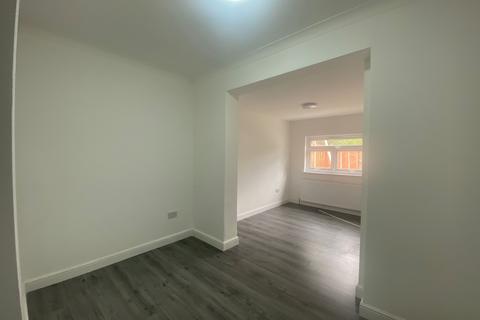1 bedroom in a house share to rent - Studley Drive, Room 2 Ilford IG4 5AJ