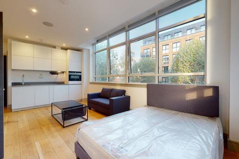Studio to rent - Lawrence Road
