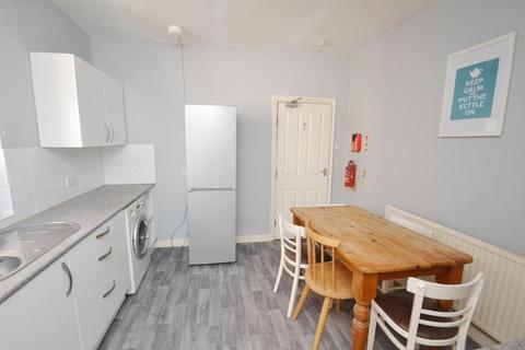 5 bedroom terraced house to rent, Ladybarn Lane, Manchester M14