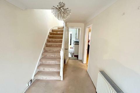 4 bedroom semi-detached house to rent, 4 Bedroom House - High Wycombe