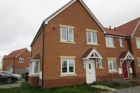 3 bedroom terraced house to rent, Dereham Drive, King's Lynn, PE30