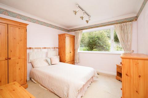 52 Chorley Drive, Sheffield, S10 3RR