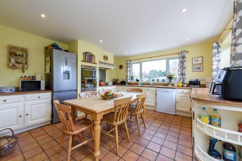 65 Leigh Road, Street, BA16 0HD