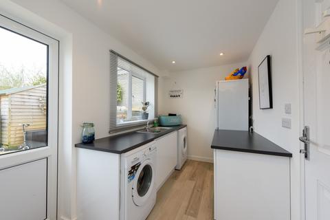 65 Leigh Road, Street, BA16 0HD