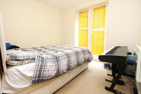 2 bedroom flat for sale, Woodville Court, Warwick, CV34