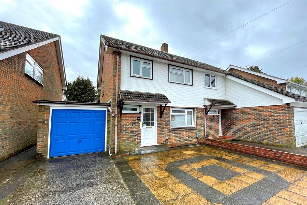 Orchard Road, Havant, Hampshire, PO9 3 bed semidetached house for sale