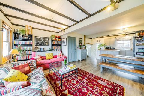 Flat 2, 59 Knatchbull Road, London, SE5 9QR