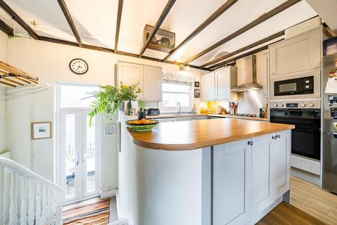 Flat 2, 59 Knatchbull Road, London, SE5 9QR