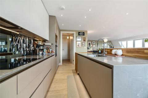 3 bedroom penthouse for sale - High Road, London, N20