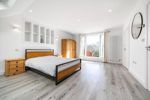 4 bedroom terraced house for sale, Lynton Avenue, North Finchley, London, N12