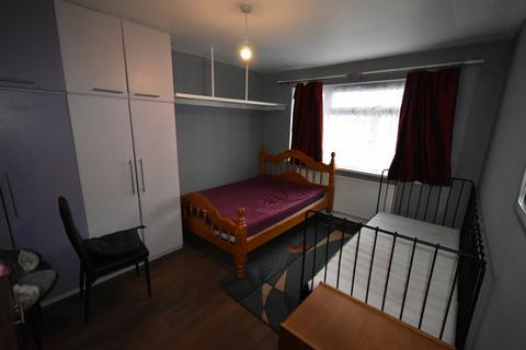 1 bedroom in a house share to rent - Northolt, UB5